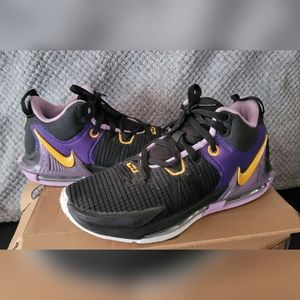 Nike LeBron witness 7 'Lakers'